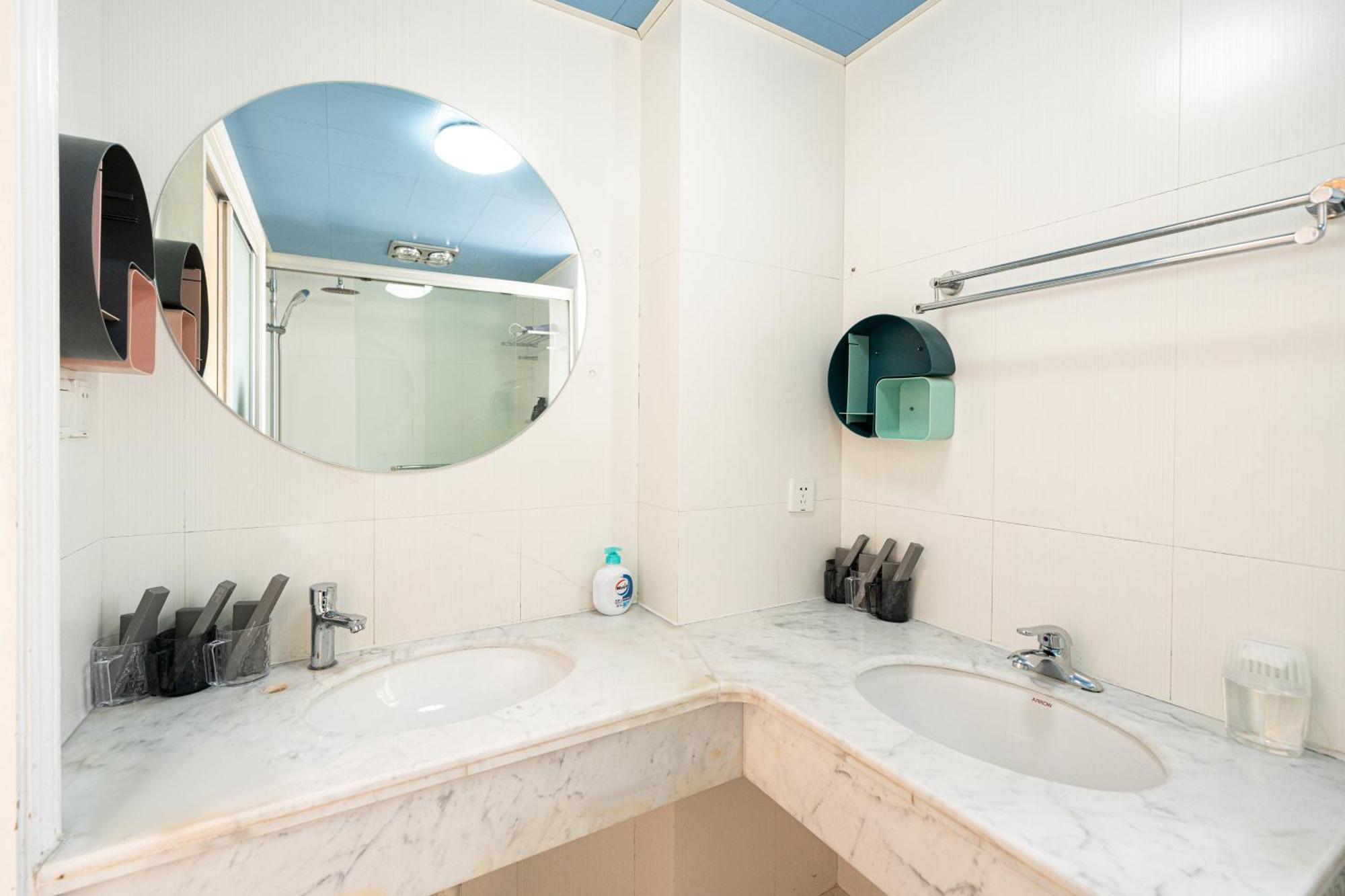 Zhiyuan-3 Bedrooms 1 Bathroom,near People's Square Xangai